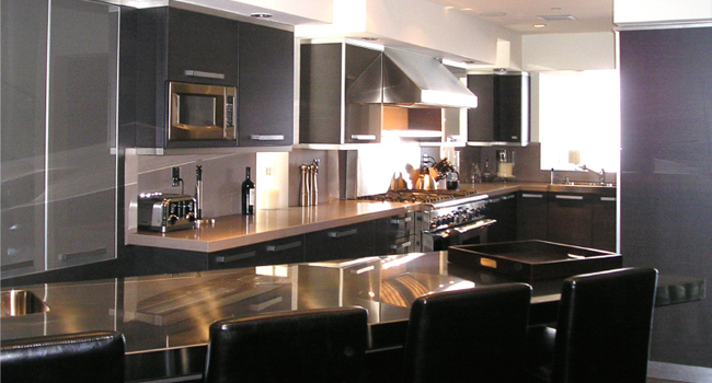 Kitchen design: Modern kitchen with cherry finish