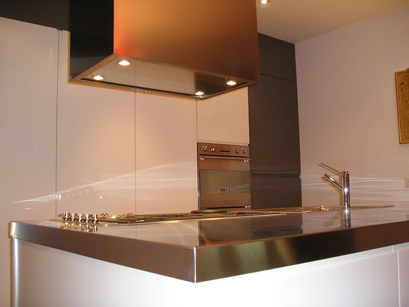 Lacquered kitchen with island