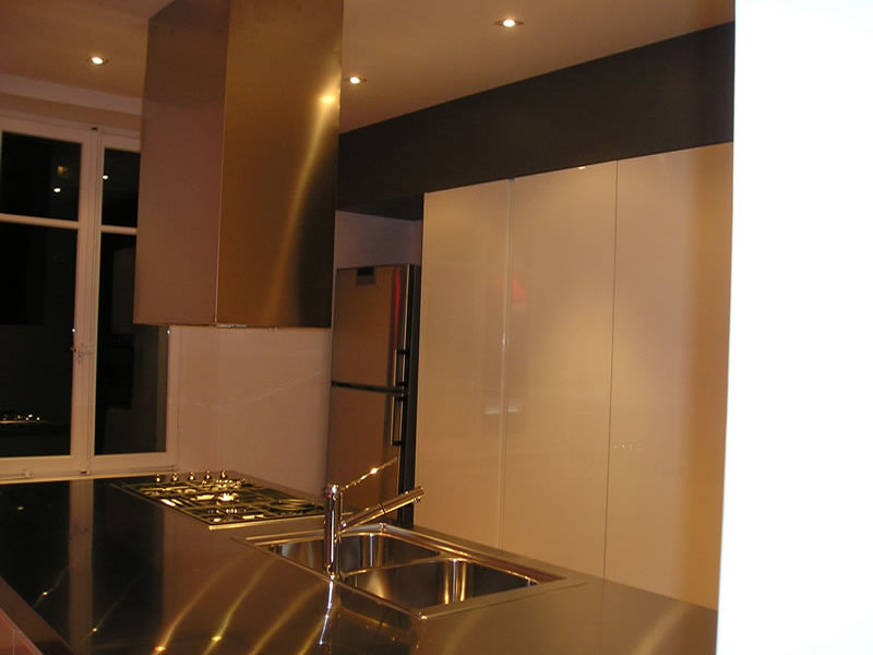 Lacquered kitchen with island