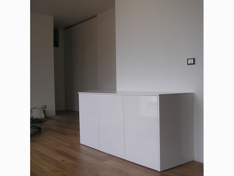 Glossy lacquered wall unit in sample colour