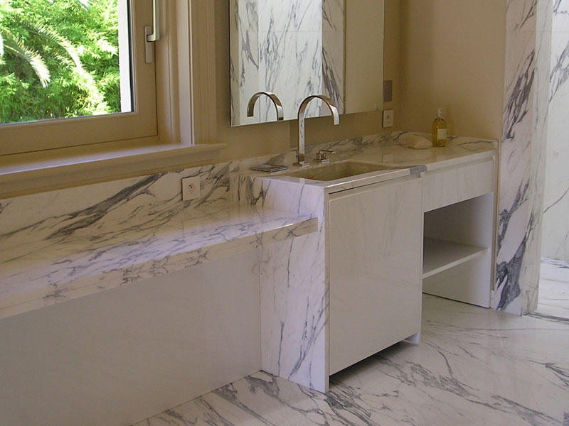 Furnishings of a home on the Costa Azzurra – Bathing area