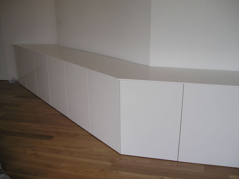 Glossy lacquered wall unit in sample colour