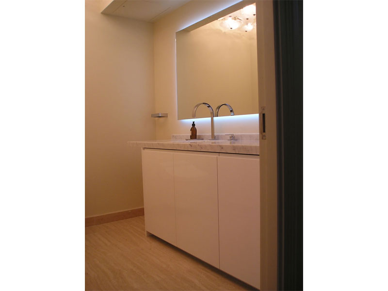 Furnishings of a home on the Costa Azzurra – Bathing area