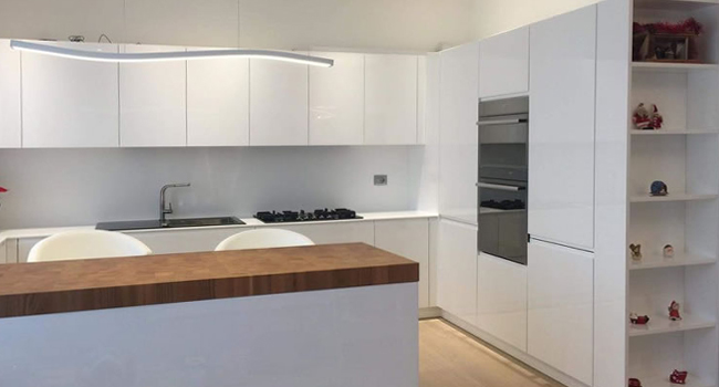 progettazione cucine: cucine moderna con penisola