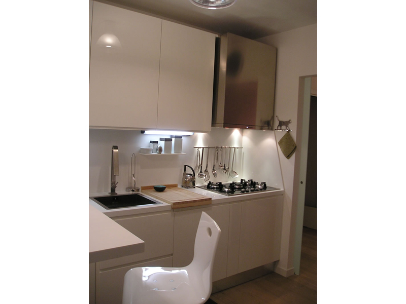 Cucina laccata con top in Corian