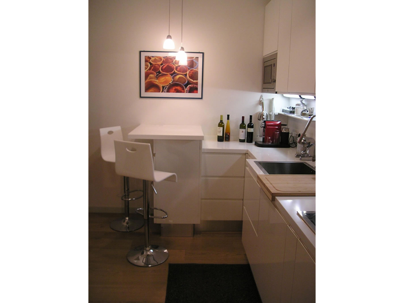 Cucina laccata con top in Corian